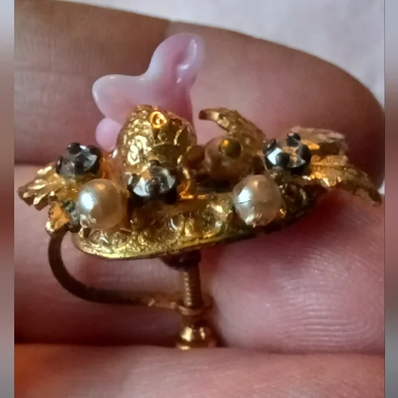 Vintage Miriam Haskell Strawberry Pink Floral Earrings - Picture 4 of 10